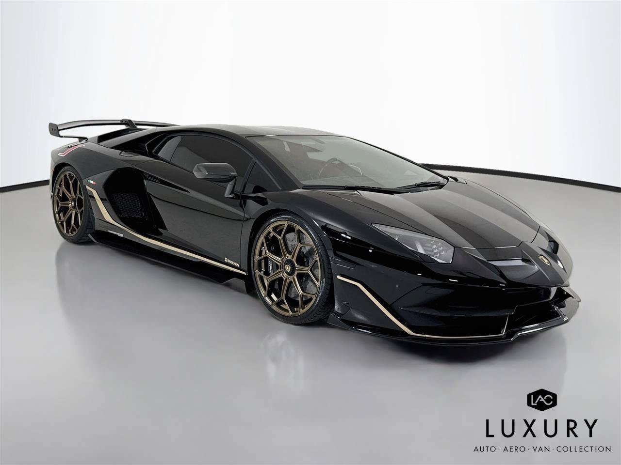 Used 2020 Lamborghini Aventador SVJ AWD/4WD image 3