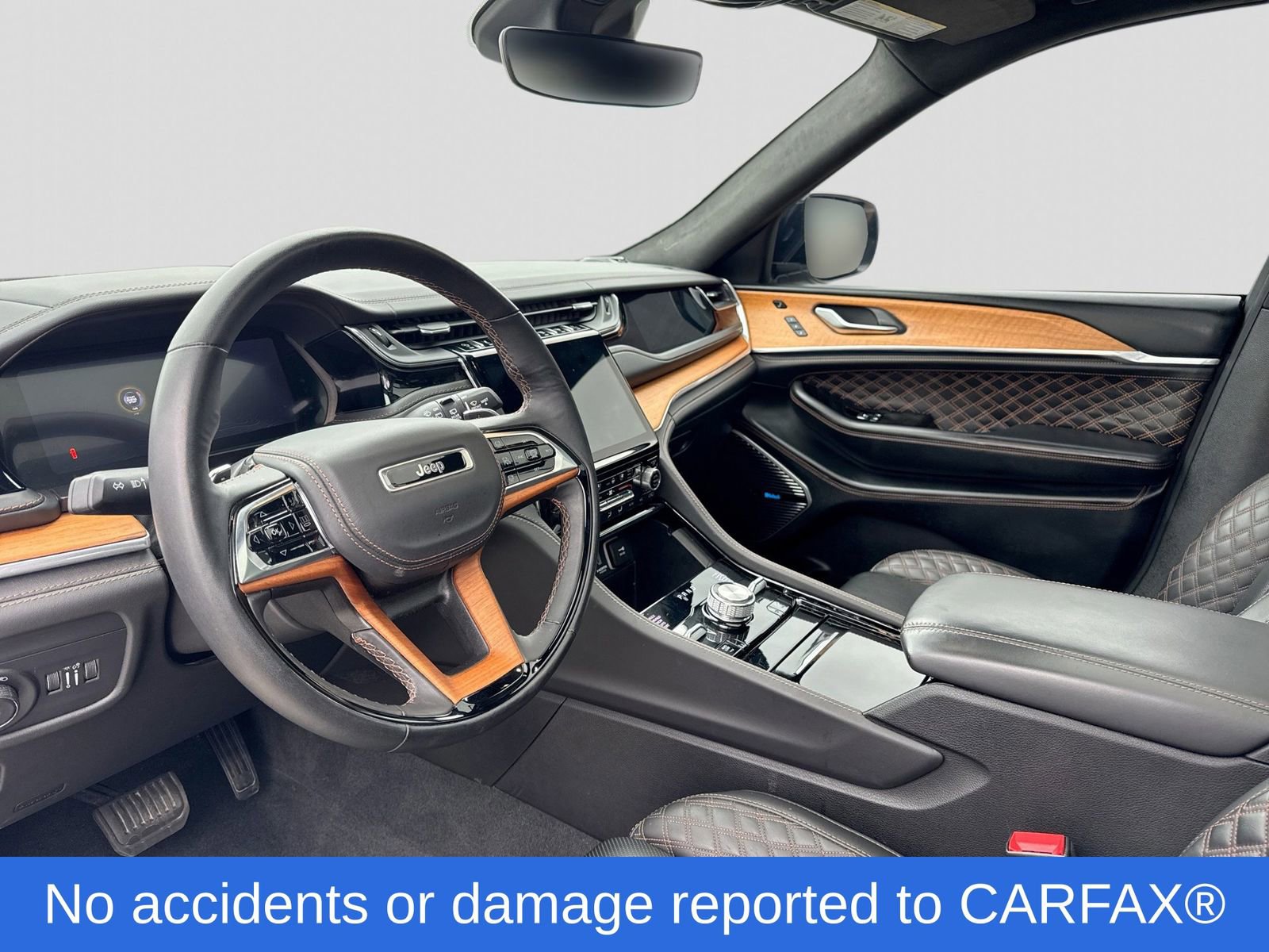 Used 2023 Jeep Grand Cherokee Summit image 2