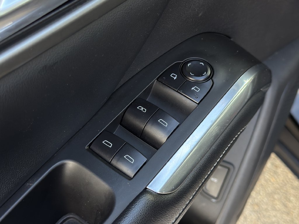 Used 2025 Chevrolet Traverse LT FWD image 22