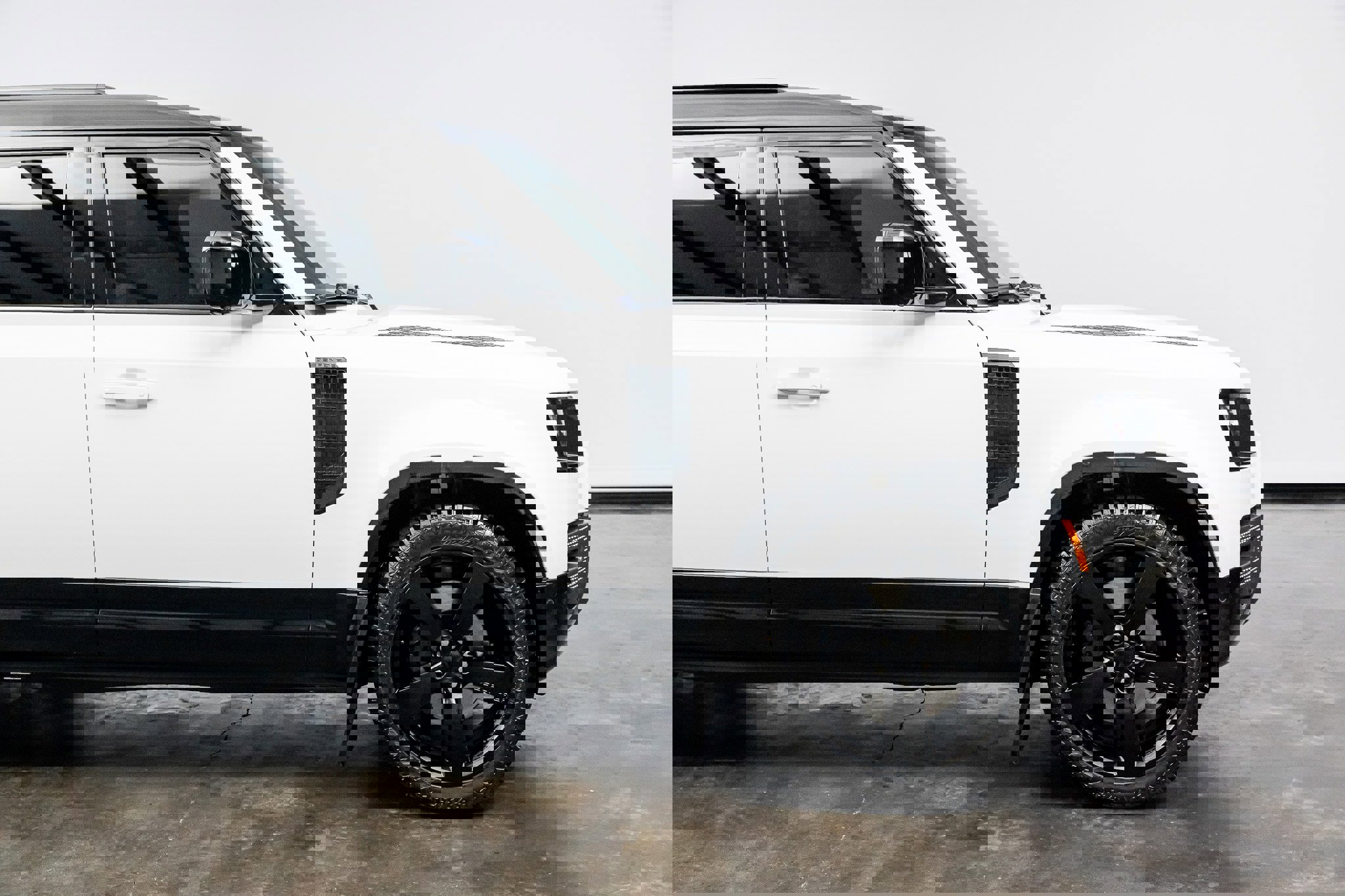 Used 2023 Land Rover Defender 110 X-Dynamic SE AWD/4WD image 21