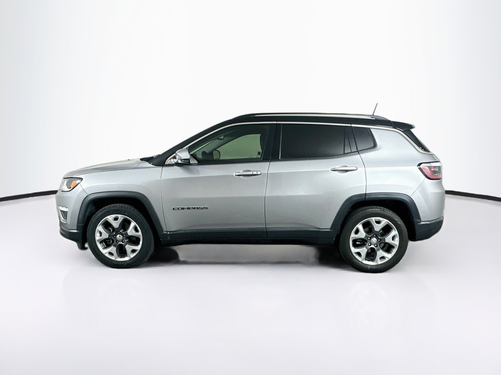 Used 2018 Jeep Compass Limited w/ Navigation Group FWD image 4