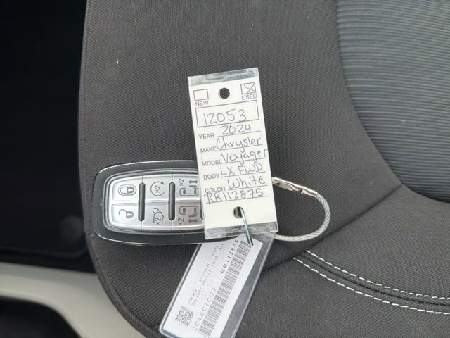 Used 2024 Chrysler Voyager LX image 32