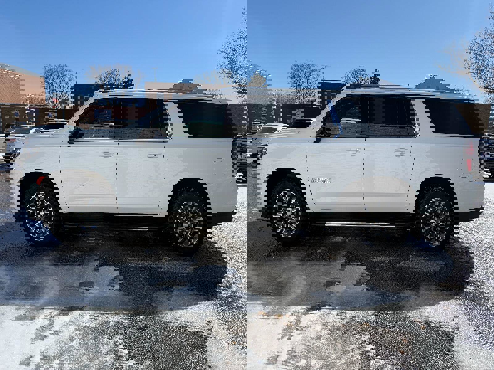 Used 2021 Chevrolet Suburban LT image 8