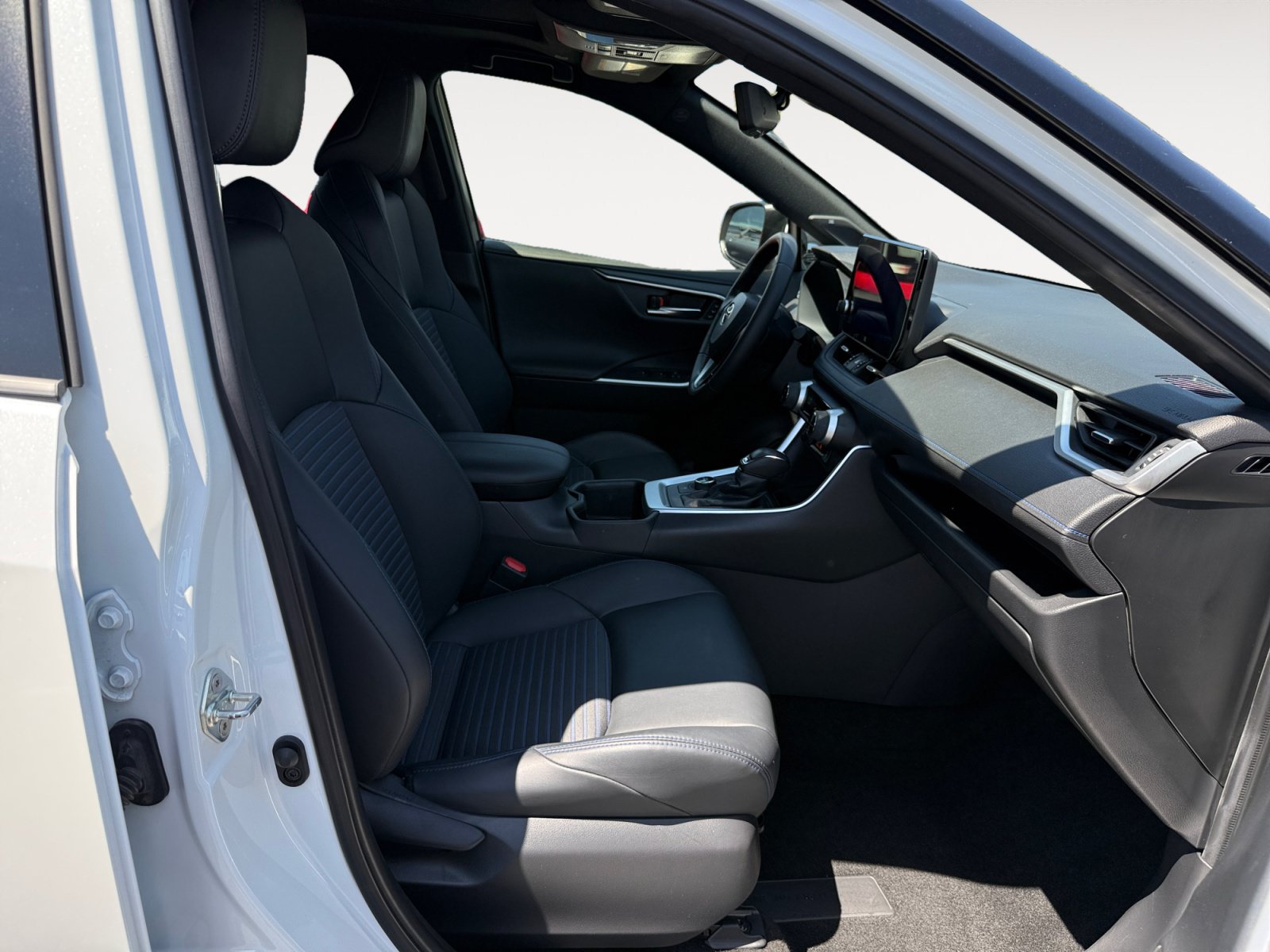 Used 2024 Toyota RAV4 XSE w/ Advanced Technology Package AWD/4WD image 19