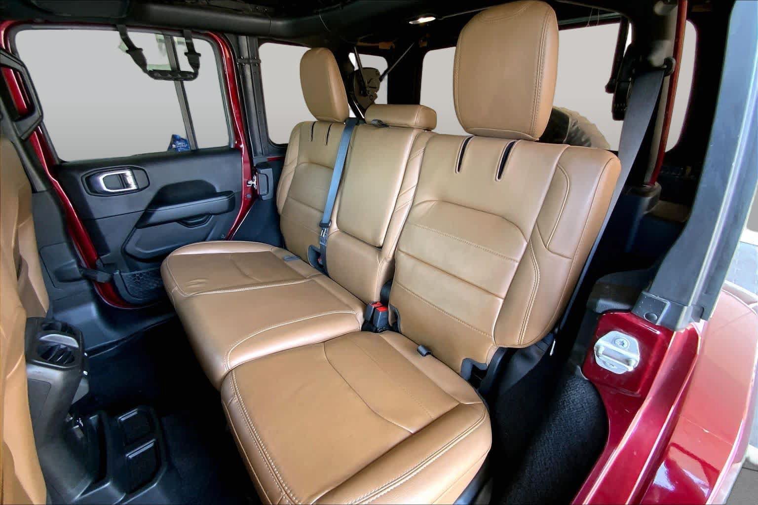 Used 2021 Jeep Wrangler Unlimited Sahara w/ Cold Weather Group AWD/4WD image 21