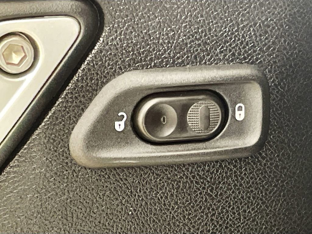 Used 2016 Jeep Wrangler Unlimited Sahara image 18