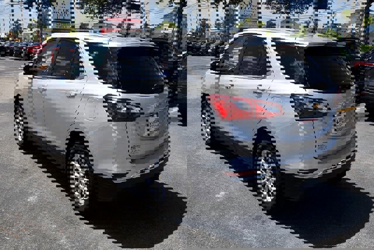 Used 2021 Chevrolet Equinox LT w/ Driver Convenience Package image 4