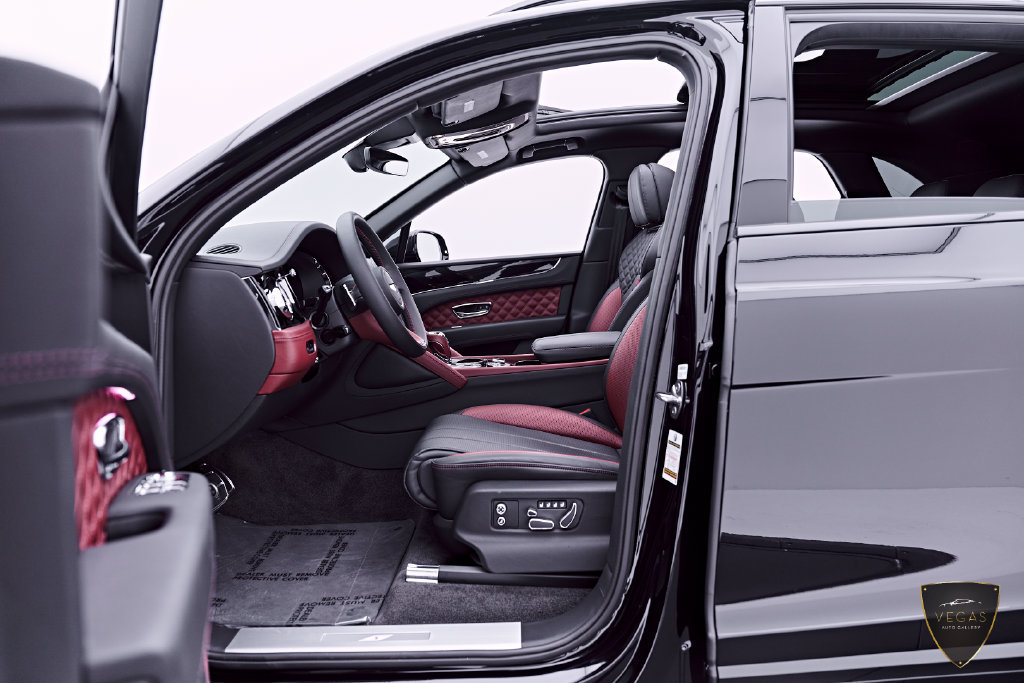 Used 2024 Bentley Bentayga AWD/4WD image 39