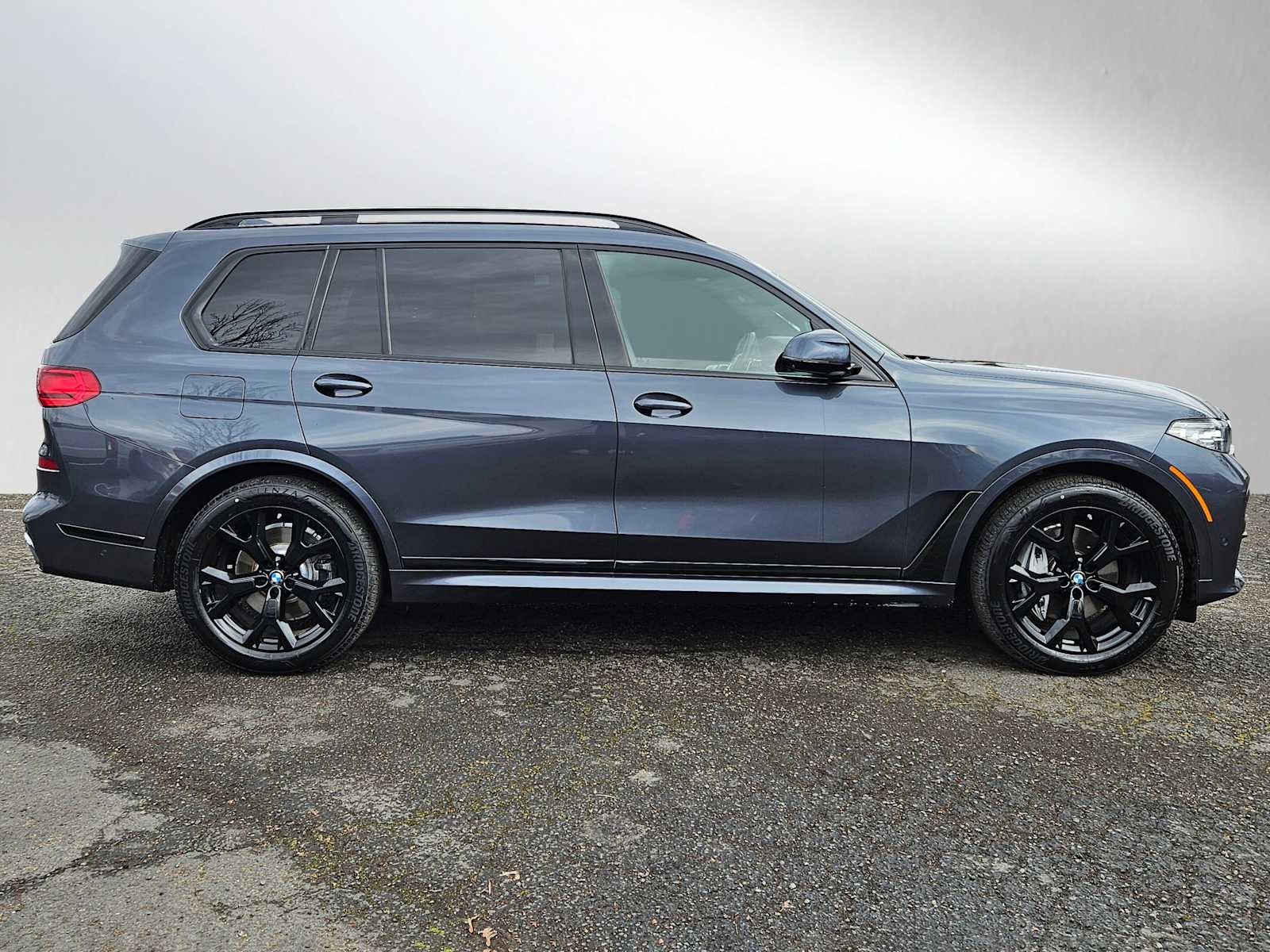Used 2019 BMW X7 xDrive50i w/ M Sport Package image 2