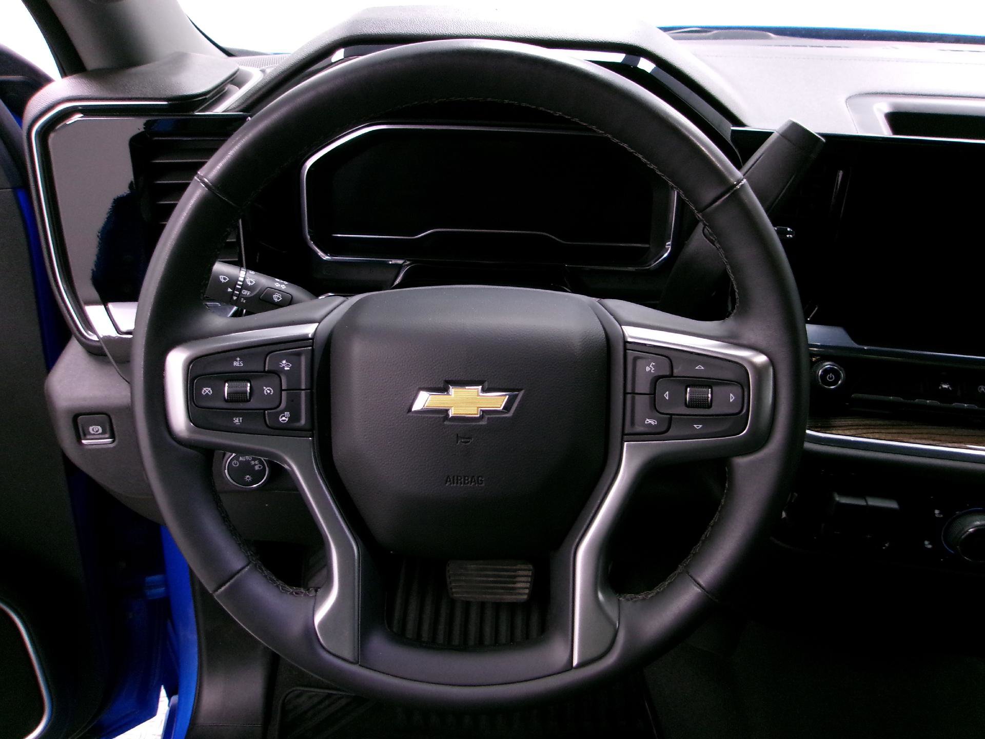 Used 2025 Chevrolet Silverado 1500 LT AWD/4WD image 7