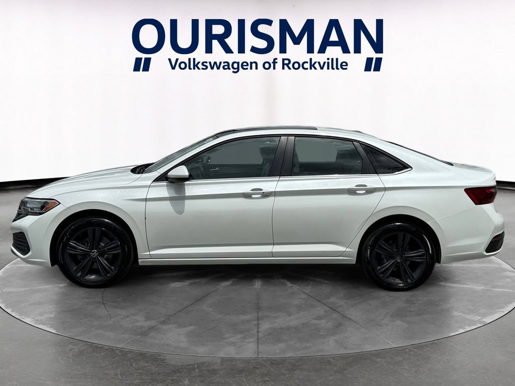 Used 2023 Volkswagen Jetta SE FWD image 3