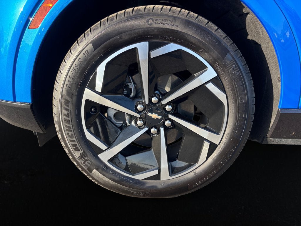 Certified 2025 Chevrolet Equinox EV LT w/ Convenience Package FWD image 9