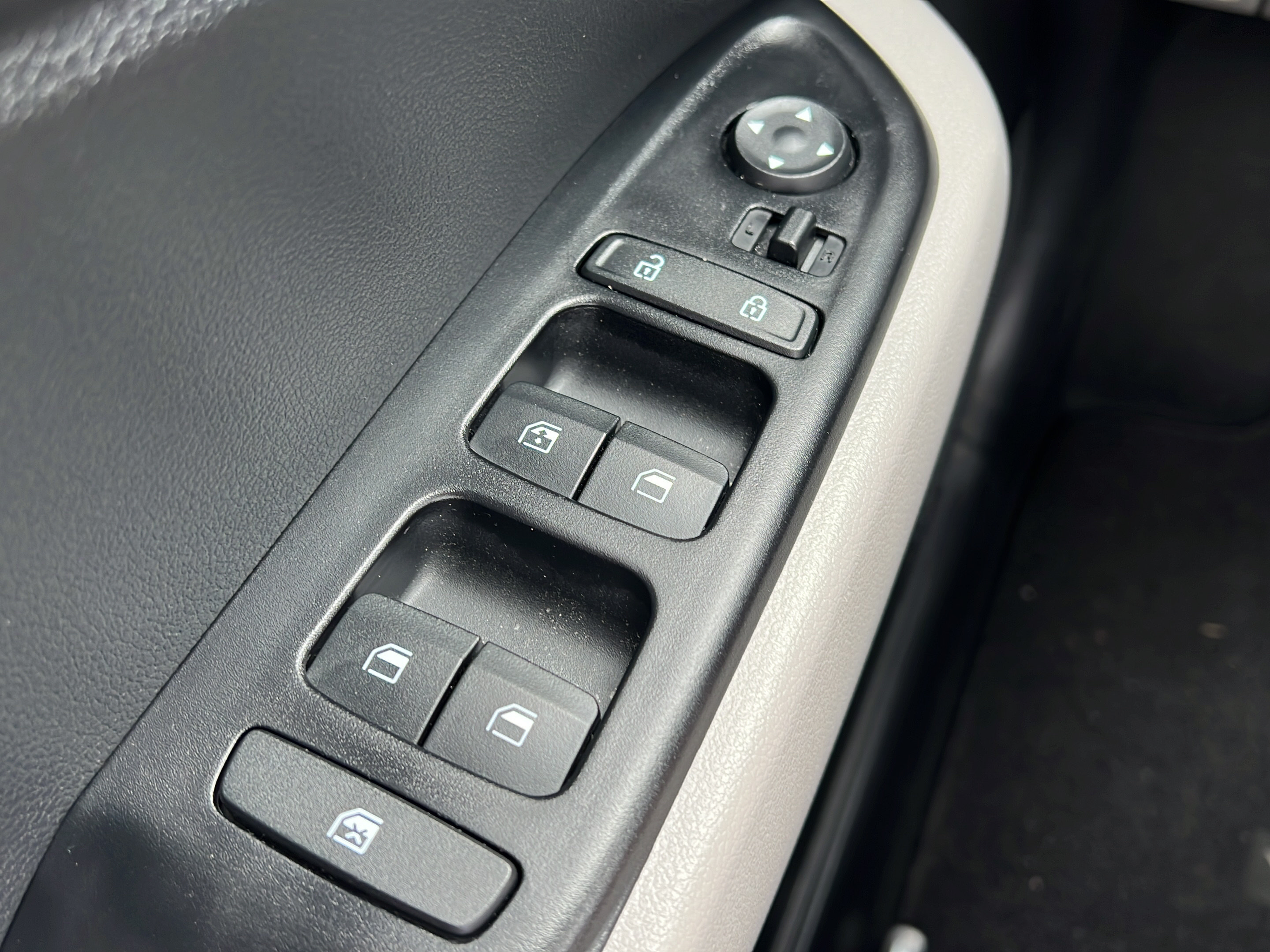 Certified 2023 Hyundai Venue SEL FWD image 19