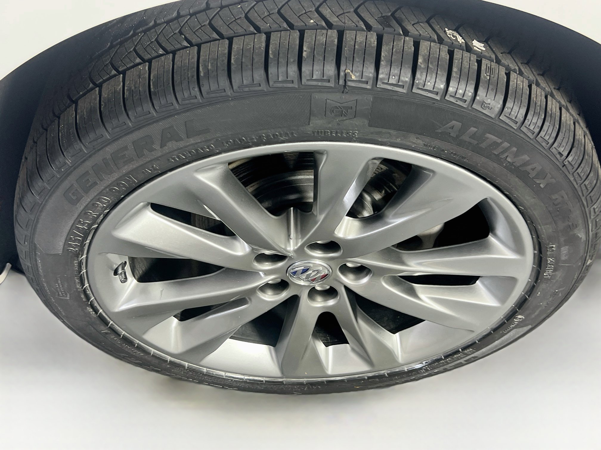 Used 2022 Buick Envision Avenir w/ Technology Package II FWD image 32
