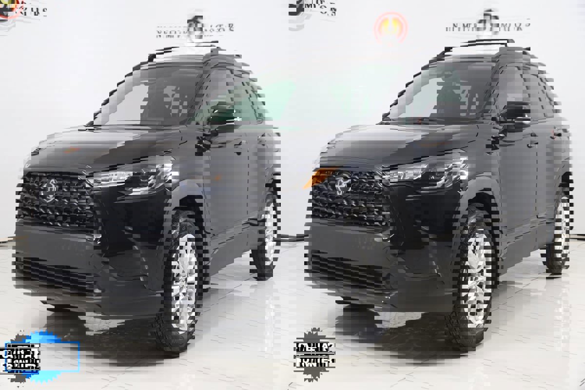 Used 2024 Toyota Corolla Cross LE image 5