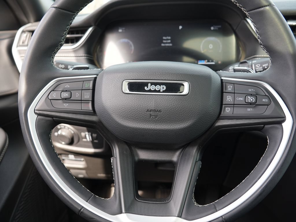 Used 2024 Jeep Grand Cherokee Altitude AWD/4WD image 22