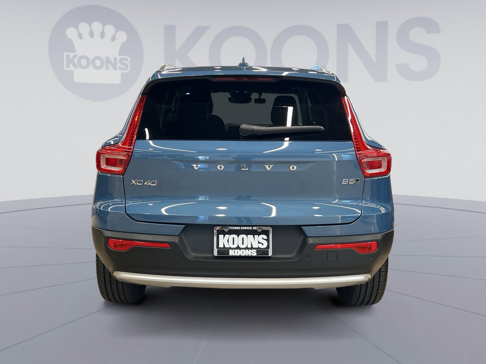 Used 2024 Volvo XC40 B5 Core w/ Climate Package image 5