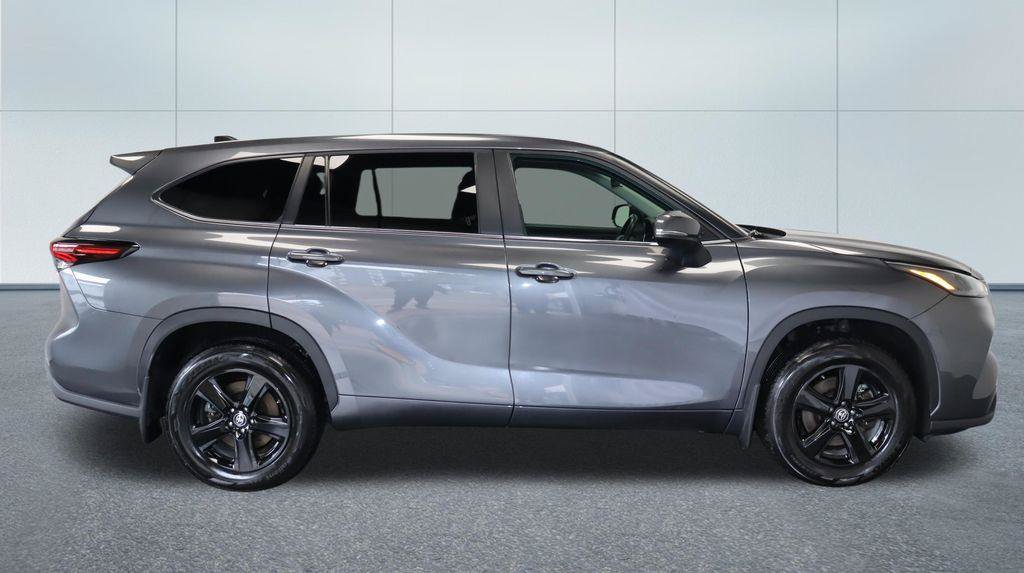 Used 2025 Toyota Highlander Limited AWD/4WD image 9