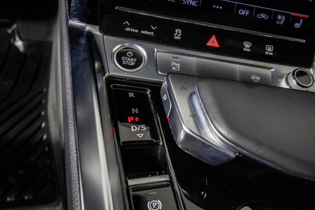 Used 2022 Audi e-tron Premium Plus w/ Premium Plus Package image 25