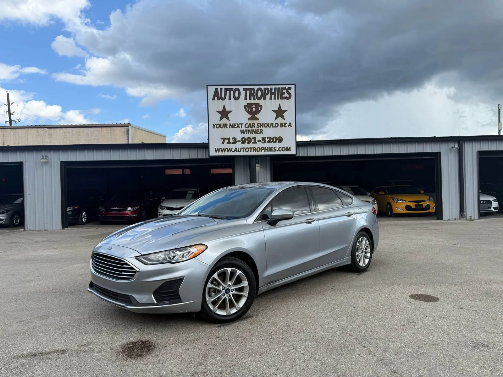 Used 2020 Ford Fusion SE FWD image 1