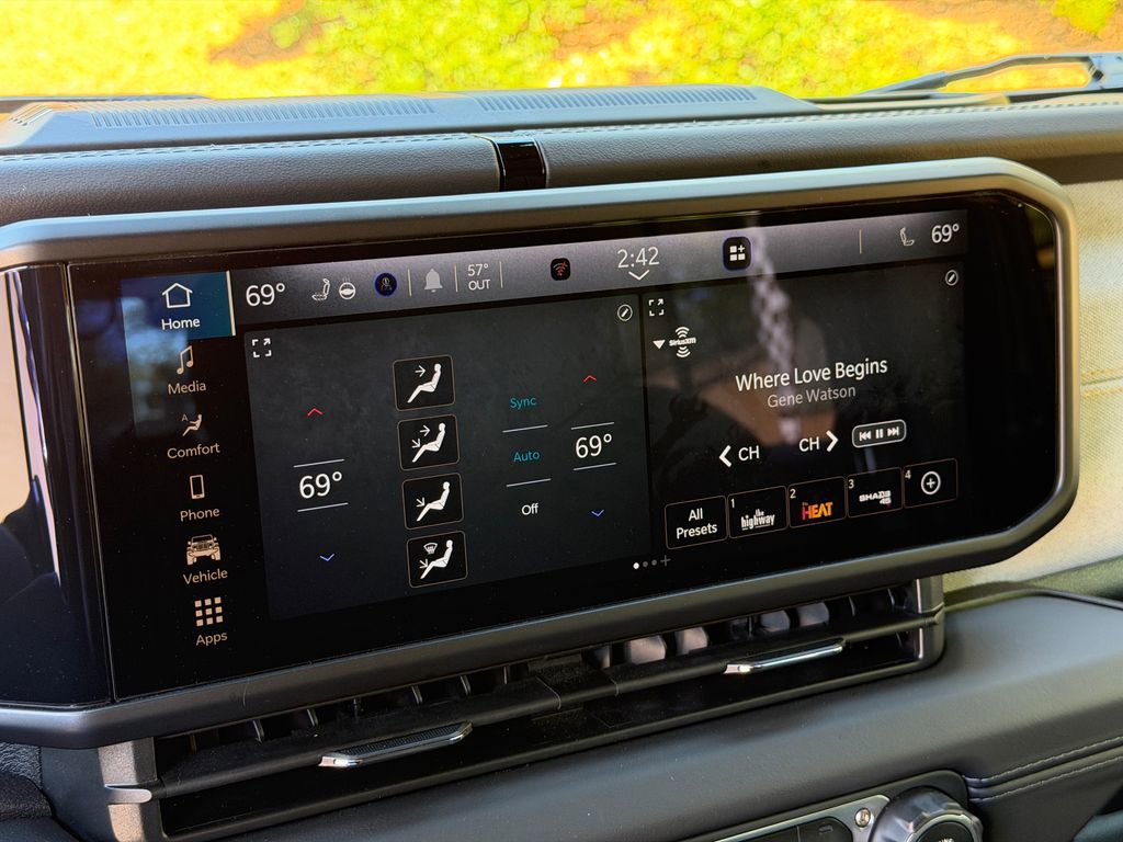 Used 2025 Jeep Wrangler Unlimited Sahara w/ Safety Group image 22