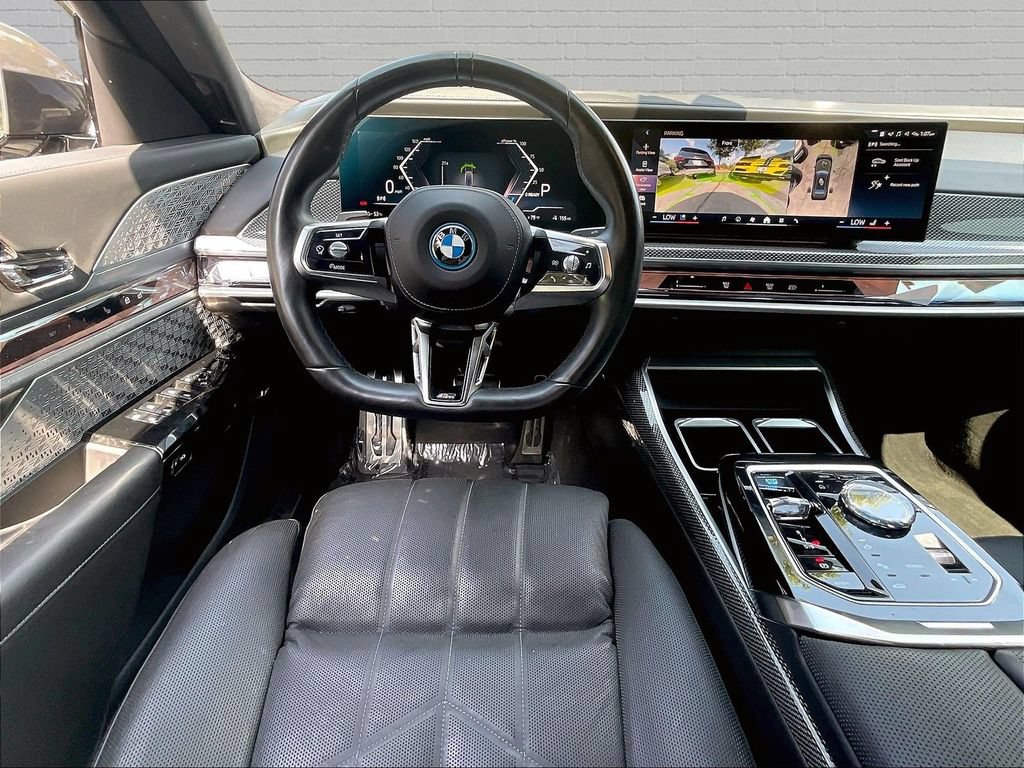 Used 2023 BMW i7 xDrive60 w/ Executive Package 2 AWD/4WD image 8