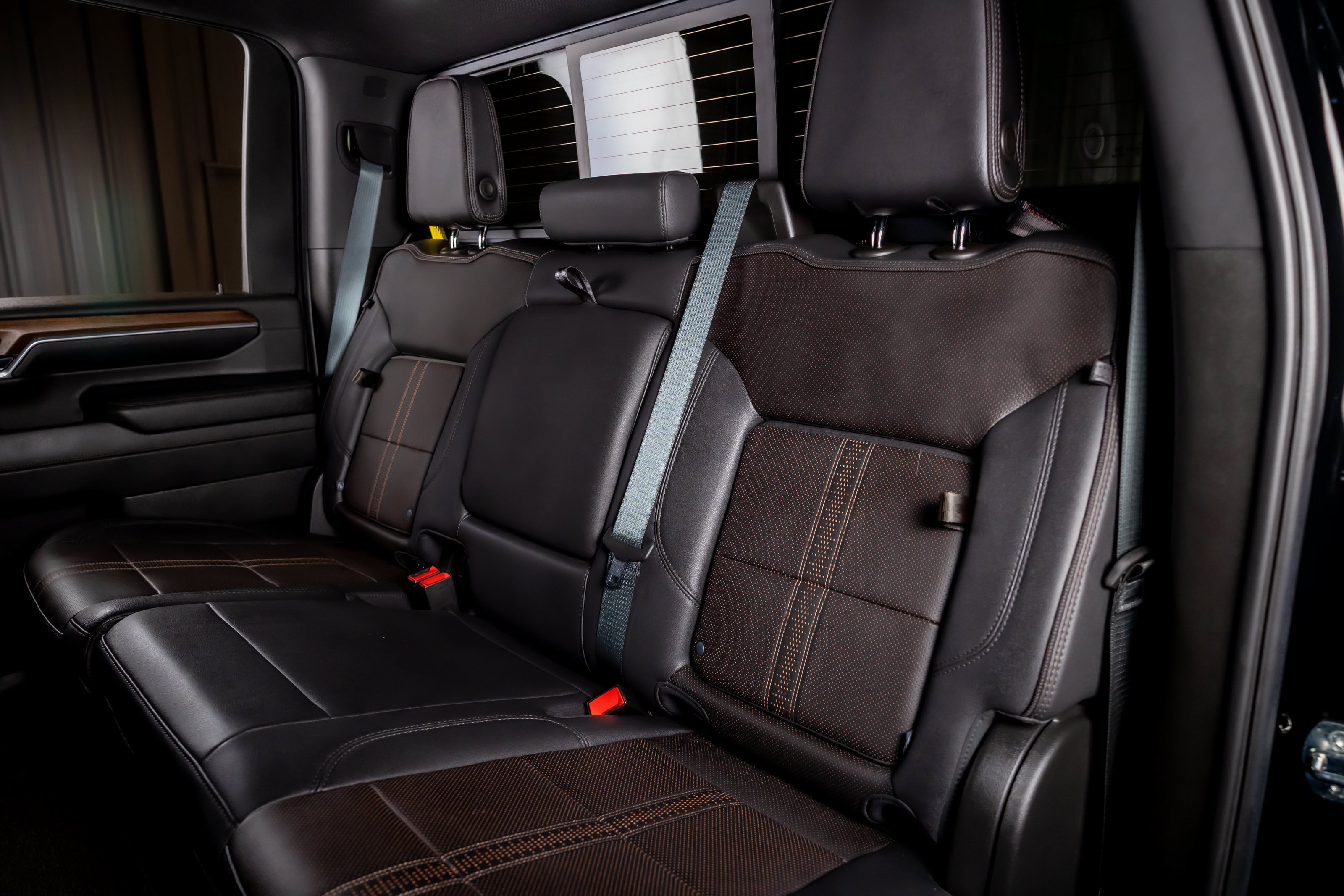 Used 2024 Chevrolet Silverado 2500 High Country w/ High Country Premium Package AWD/4WD image 22