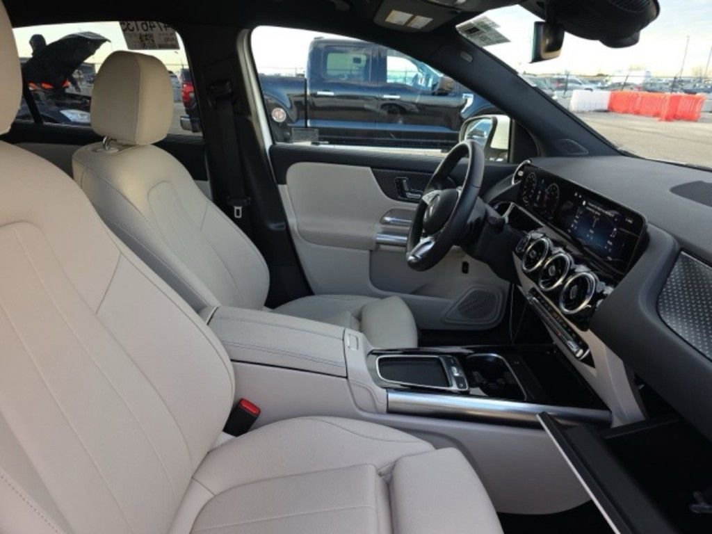 Used 2025 Mercedes-Benz GLA 250 4MATIC image 10