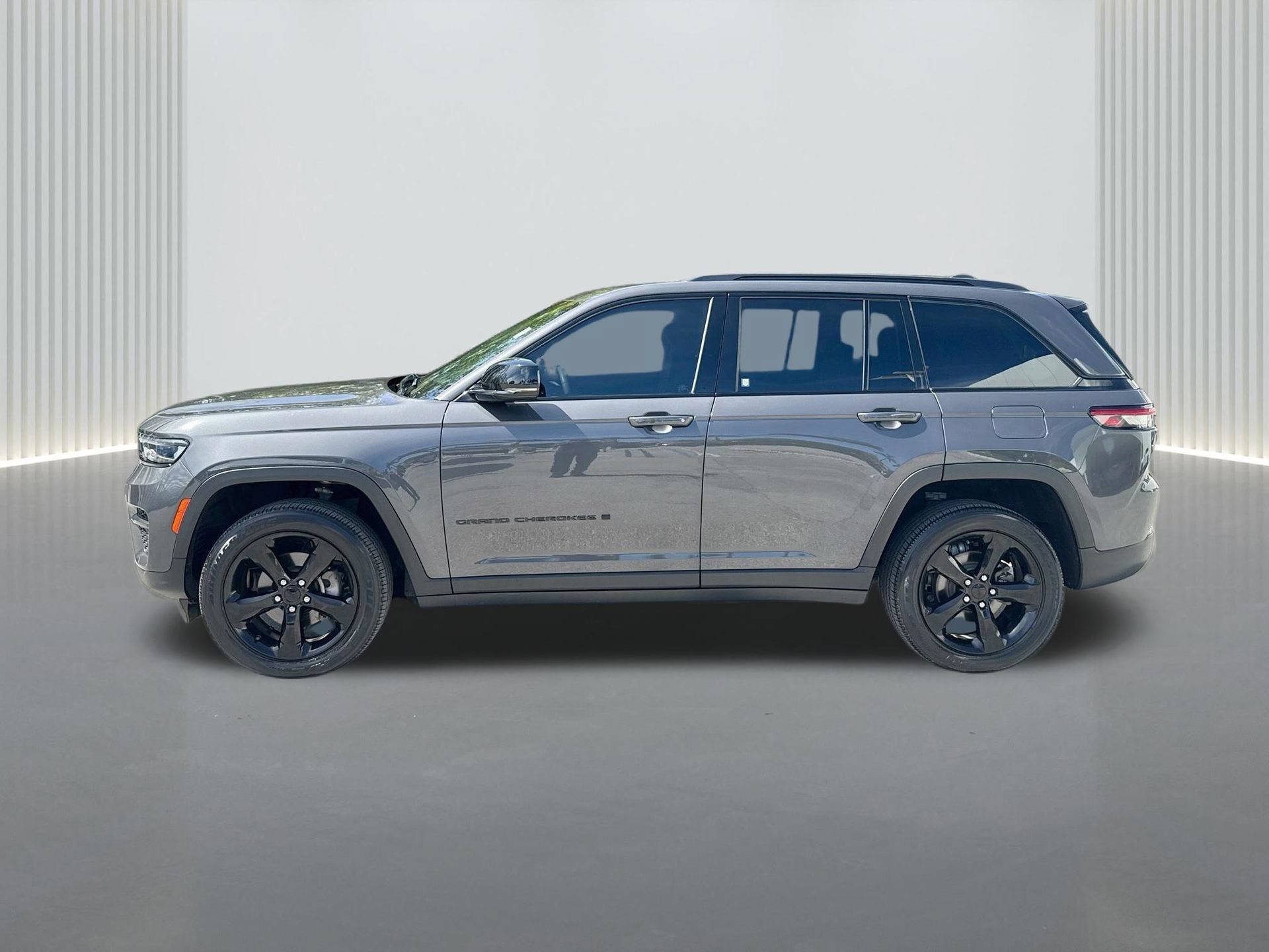 Used 2024 Jeep Grand Cherokee Altitude AWD/4WD video 2