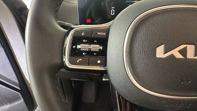 Used 2025 Kia Sorento S FWD image 17