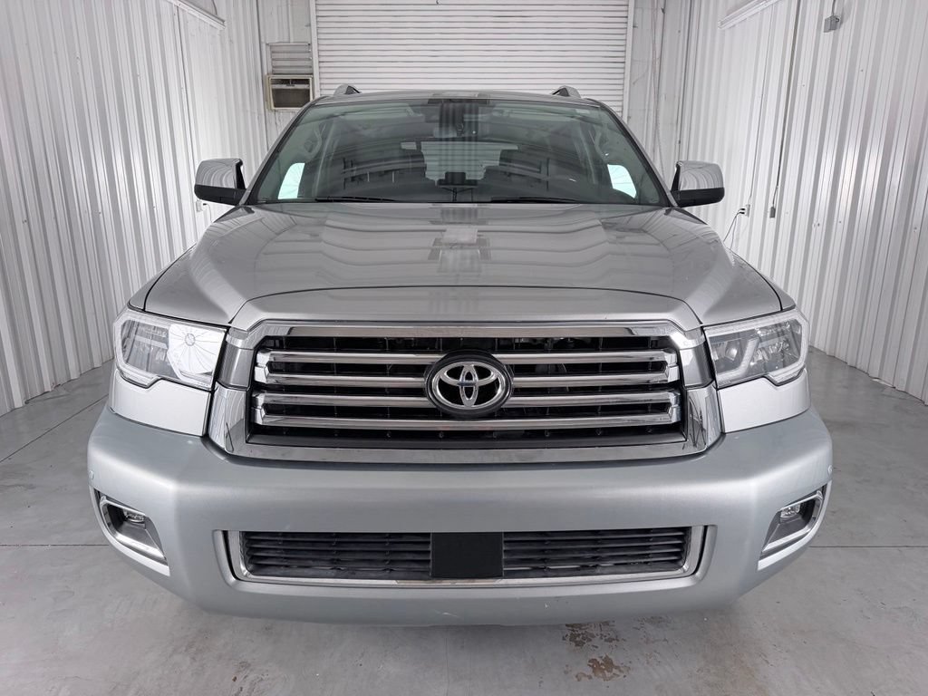 Used 2018 Toyota Sequoia Platinum AWD/4WD image 2