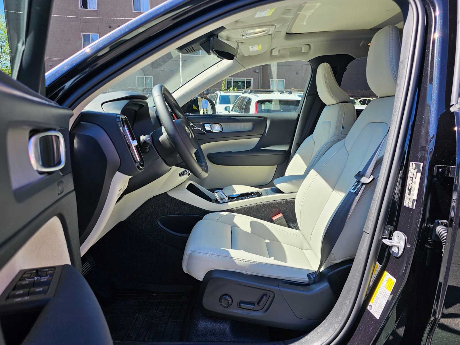 New 2025 Volvo XC40 B5 Ultra w/ Climate Package AWD/4WD image 20