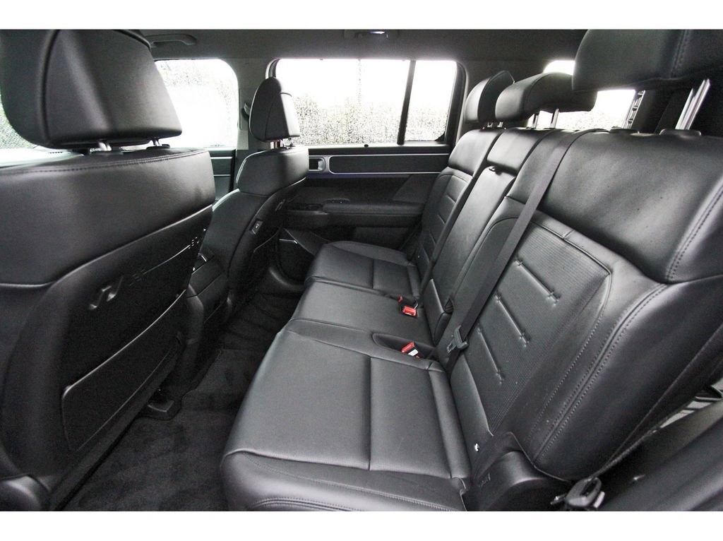 Certified 2025 Hyundai Santa Fe Limited AWD/4WD image 14