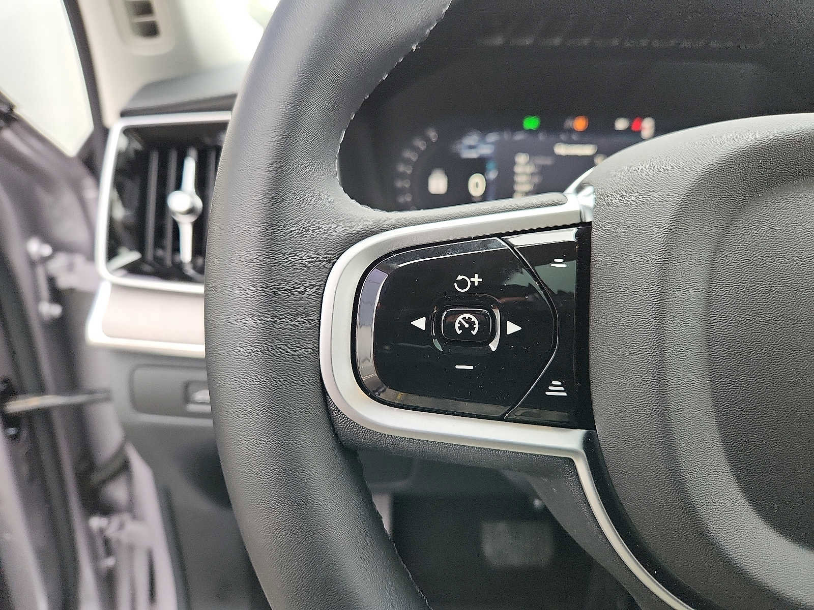 Used 2026 Volvo XC90 B6 Ultra w/ Protection Package Premier image 19