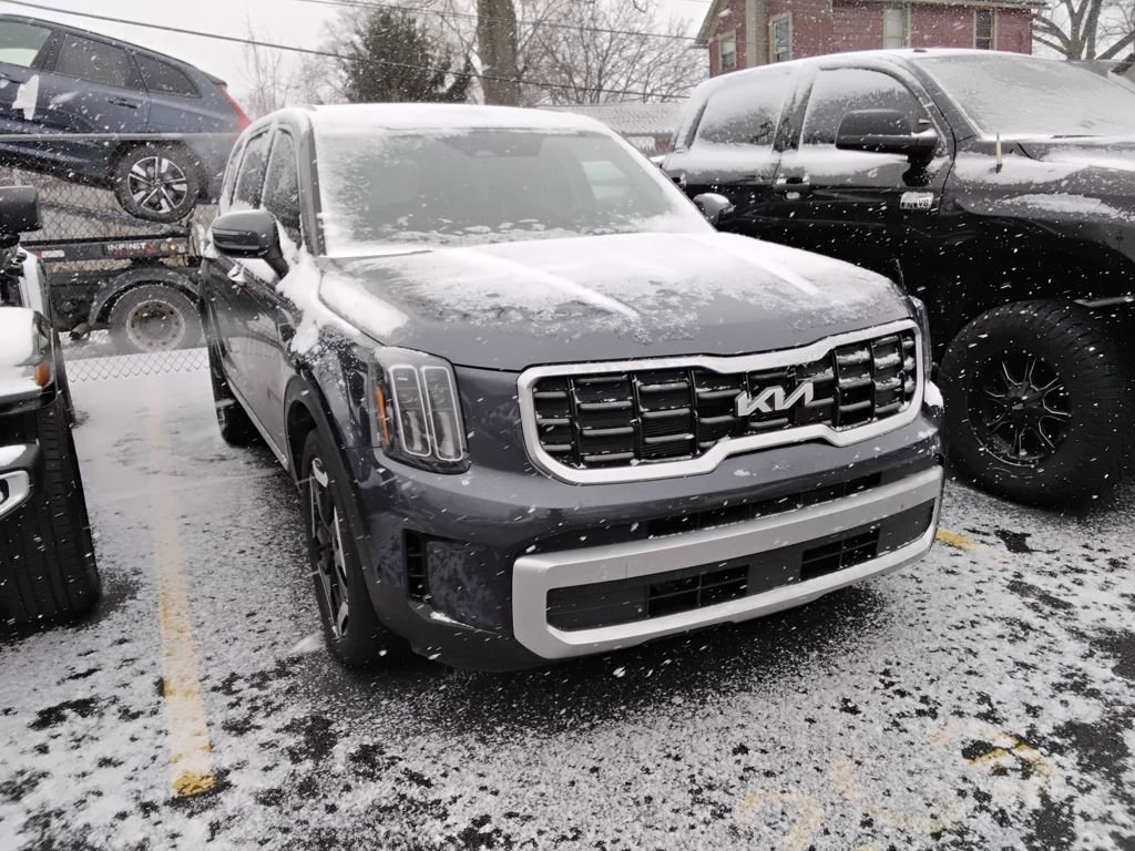 Used 2024 Kia Telluride S w/ S Sunroof Package image 3