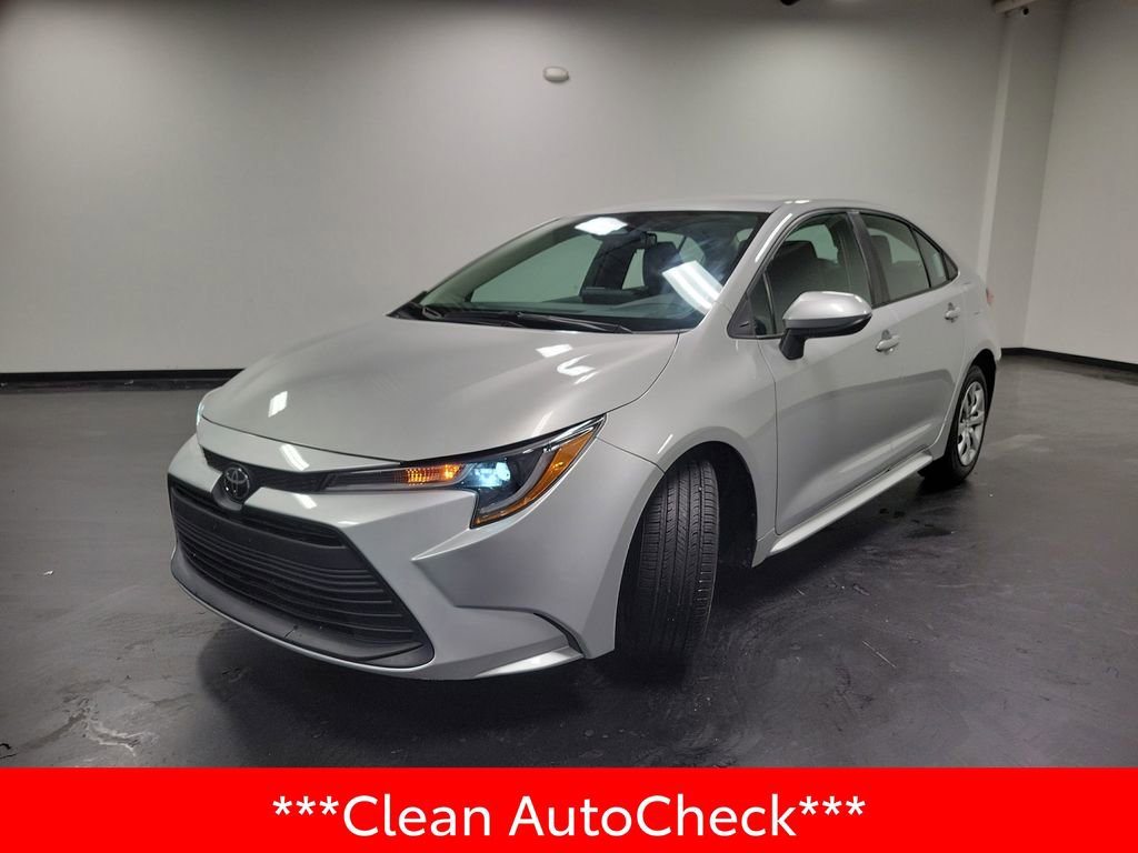 Used 2023 Toyota Corolla LE FWD image 4