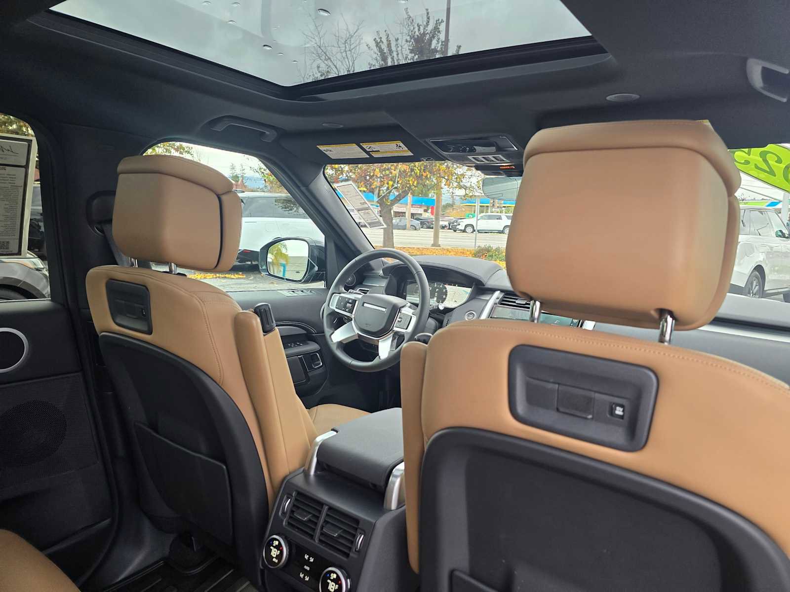 Certified 2025 Land Rover Discovery Dynamic SE image 15