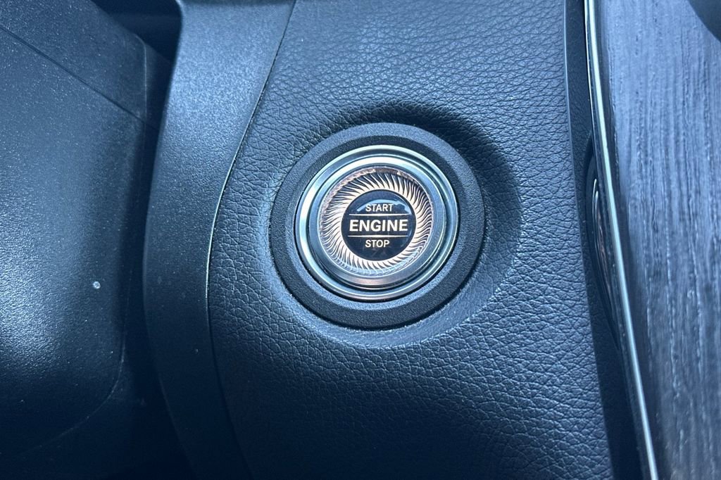 Used 2020 Mercedes-Benz GLC 300 4MATIC image 25