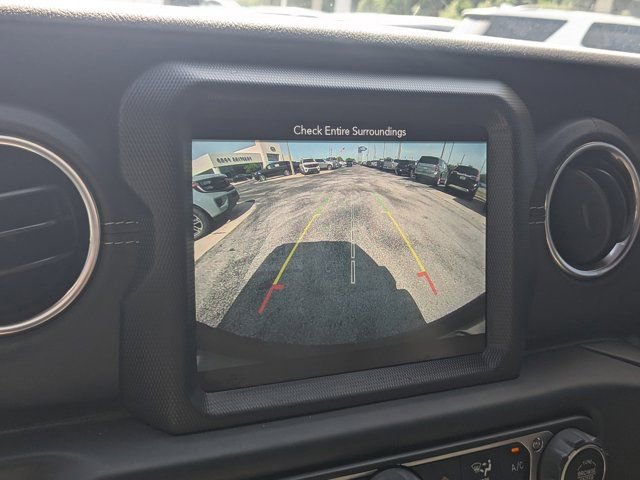 Used 2019 Jeep Wrangler Unlimited Sahara AWD/4WD image 20