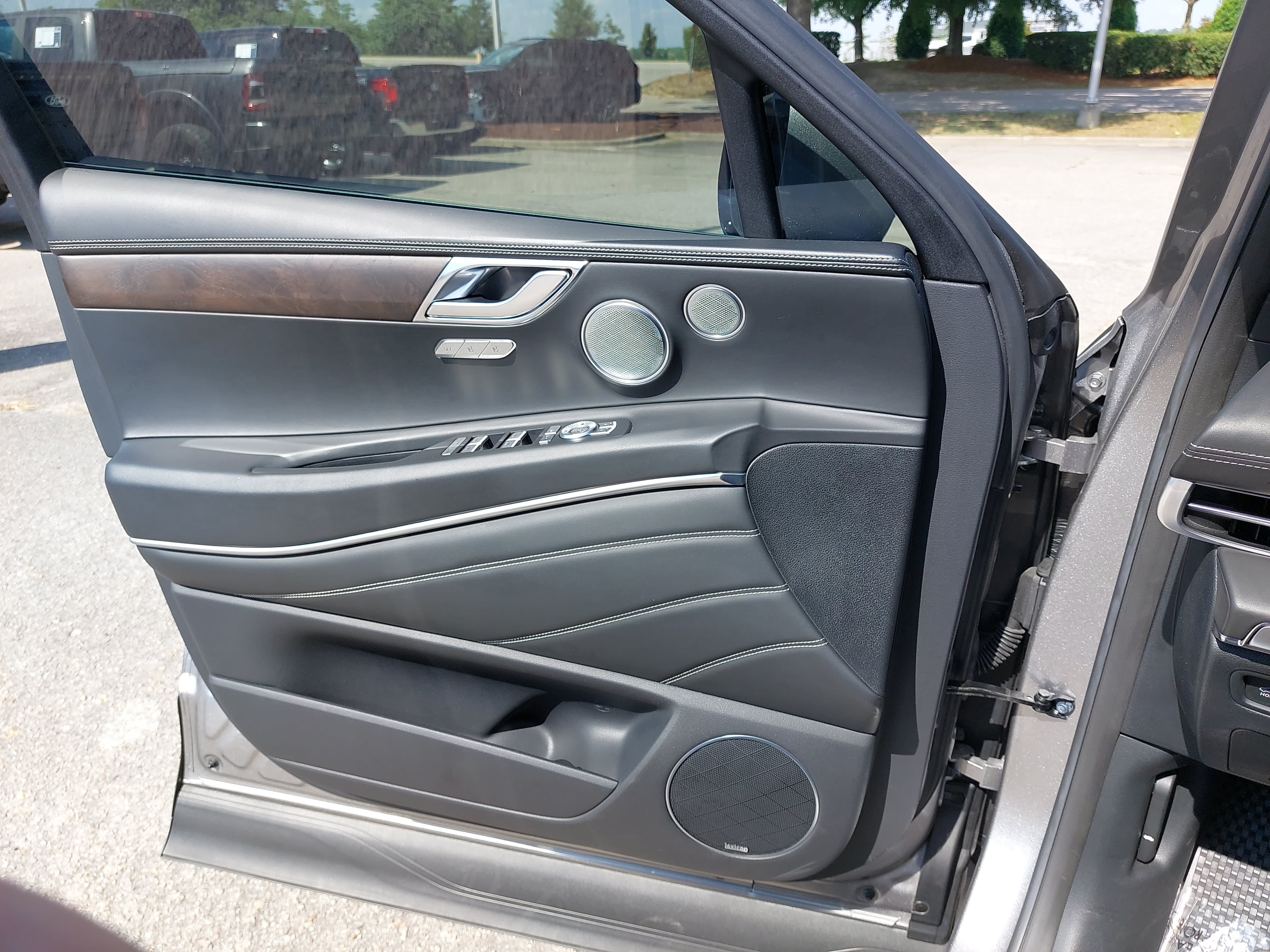 Used 2021 Genesis GV80 2.5T w/ Prestige Package 04 AWD/4WD image 28