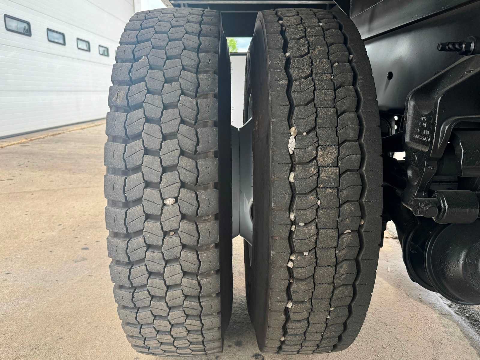 Used 2016 Ford F750 2WD Regular Cab Super Duty image 14
