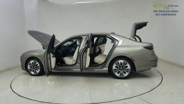 Used 2024 BMW i7 xDrive60 image 77