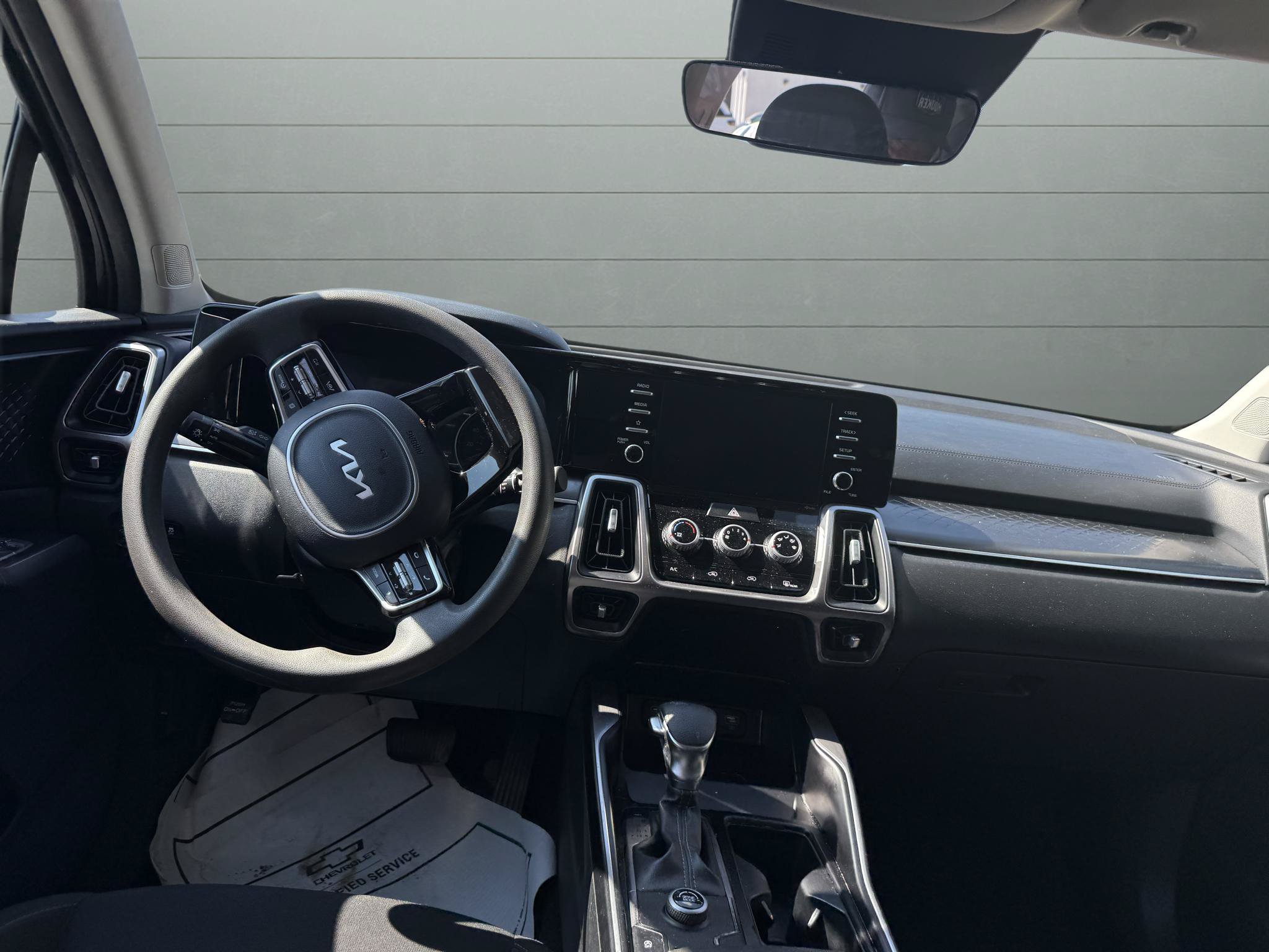 Used 2023 Kia Sorento LX FWD image 11