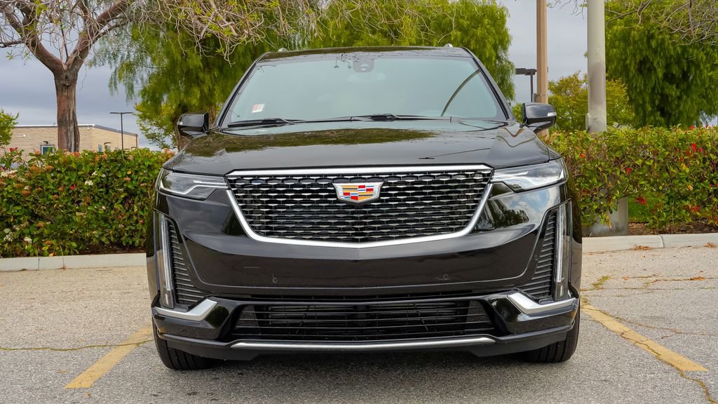 Certified 2025 Cadillac XT6 Luxury image 4