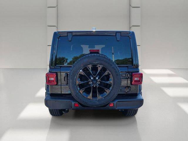 Used 2025 Jeep Wrangler Sahara AWD/4WD image 4