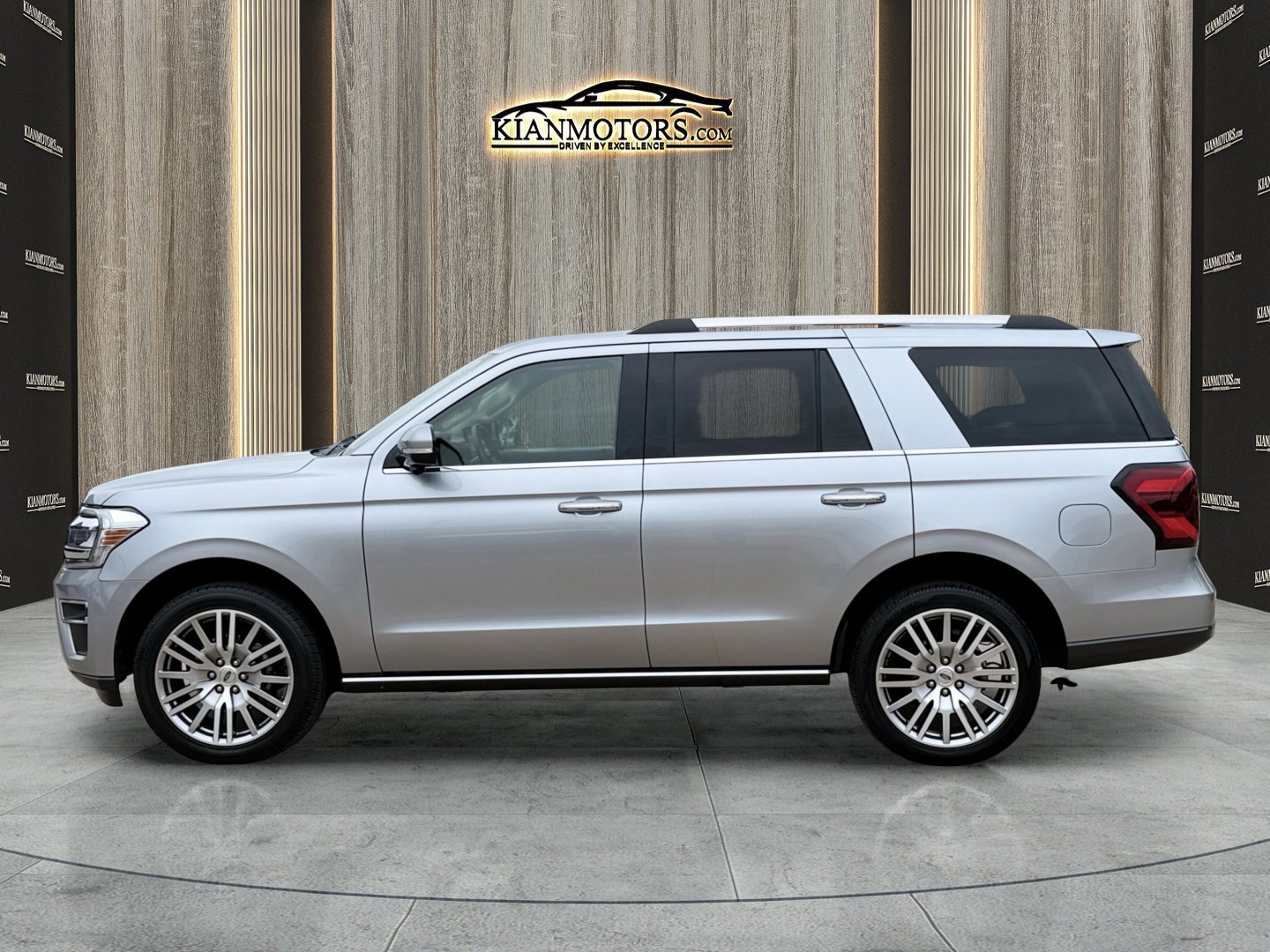 Used 2023 Ford Expedition Limited RWD image 4