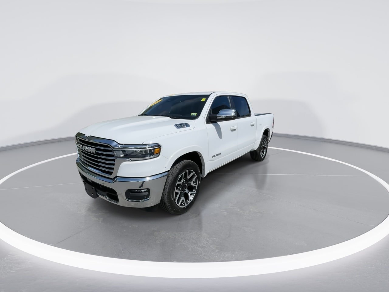 Used 2025 RAM 1500 Laramie AWD/4WD image 7