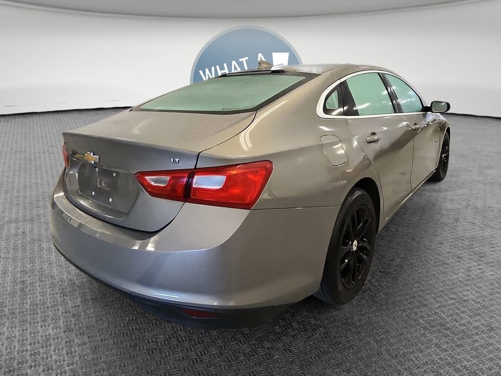 Used 2017 Chevrolet Malibu LT FWD image 4
