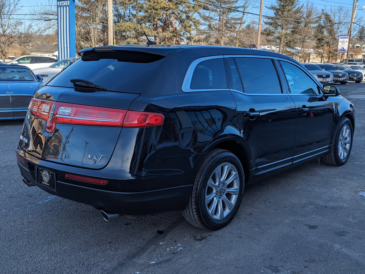 Used 2019 Lincoln MKT AWD image 7