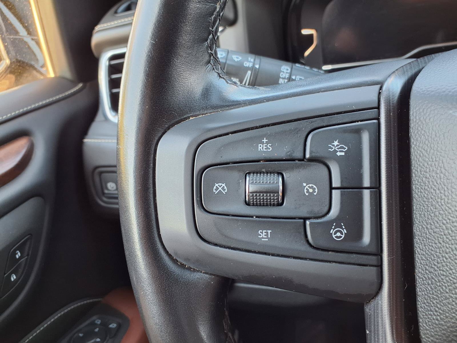 Used 2023 GMC Yukon XL Denali Ultimate AWD/4WD image 14